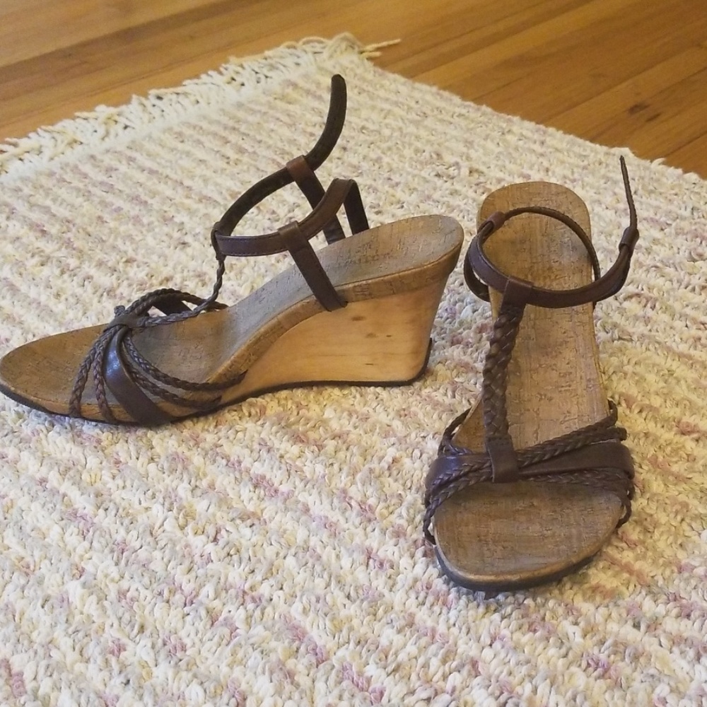 Reaction cork summer wedges